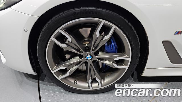 BMW 5-Series G30 M550i xDrive - фото 4