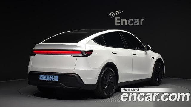 Tesla Model Y RWD - фото 1