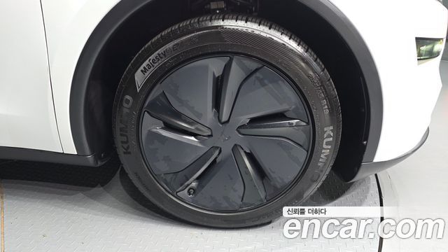 Tesla Model Y RWD - фото 4