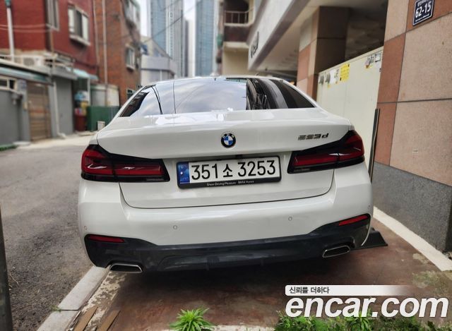 BMW 5-Series G30 523d M Sport - фото 3