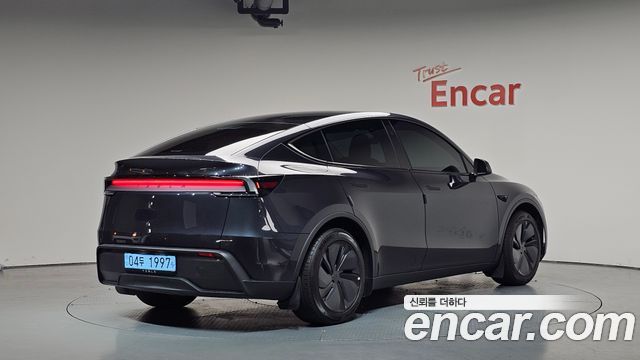 Tesla Model Y RWD - фото 0