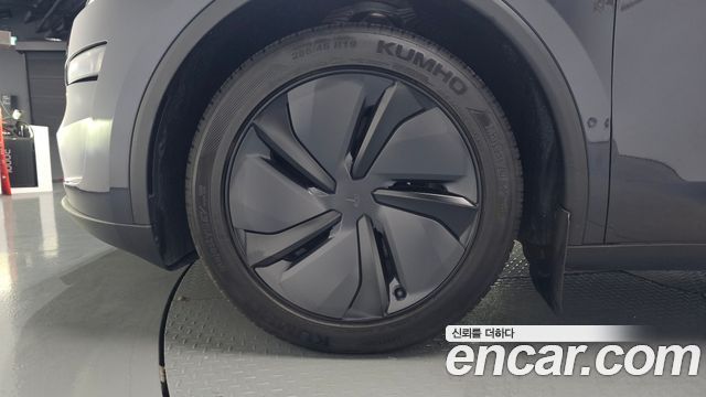 Tesla Model Y RWD - фото 3