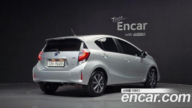 Toyota Prius 1.5 - фото 1