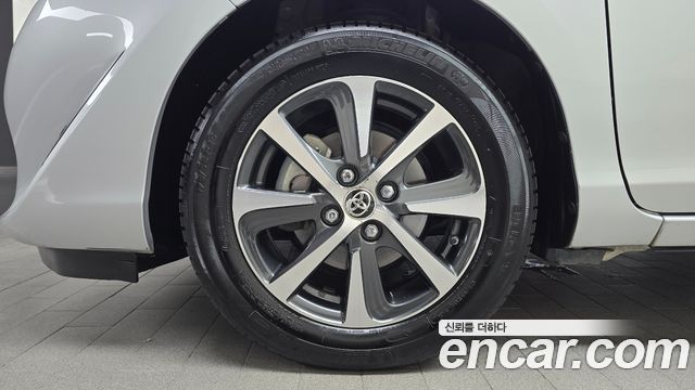 Toyota Prius 1.5 - фото 4