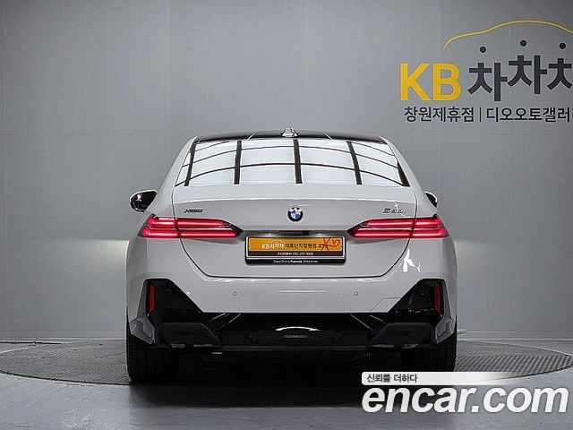 BMW 5-Series G60 530i xDrive M Sport - фото 3
