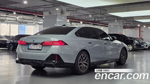 BMW 5-Series G60 520i M Sport - фото 1