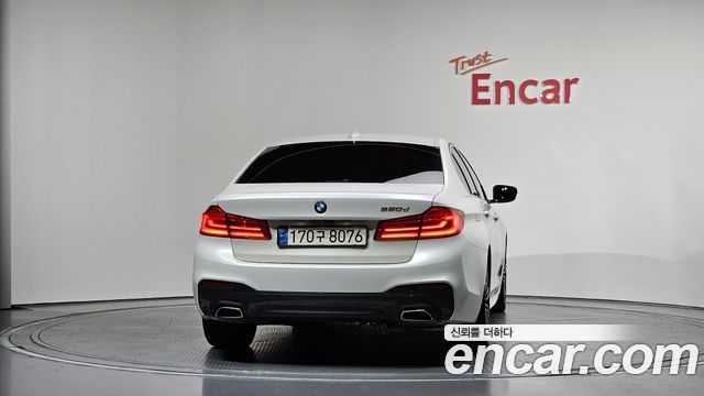 BMW 5-Series G30 520d M Sport Package Plus - фото 3