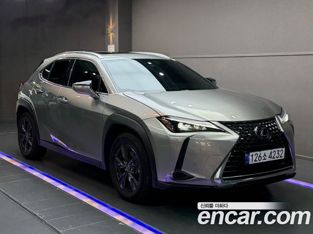Lexus UX 2.0 2WD - фото 1
