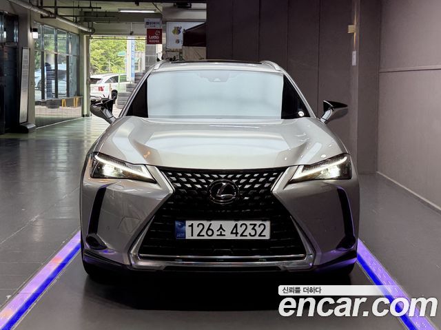 Lexus UX 2.0 2WD - фото 3
