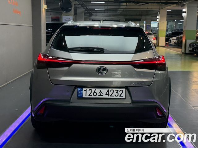 Lexus UX 2.0 2WD - фото 4