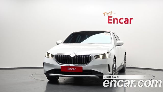 BMW 5-Series G60 520i - фото 2