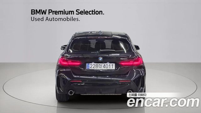 BMW 1-Series F40 120i M Sports - фото 3