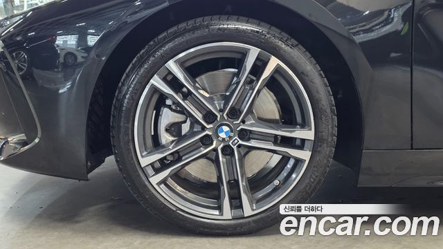 BMW 1-Series F40 120i M Sports - фото 4
