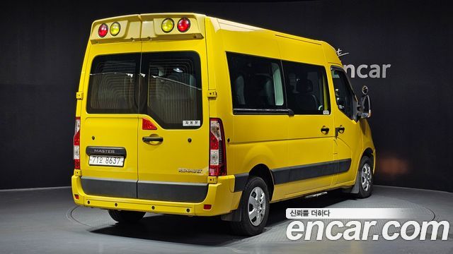 Renault Samsung Master School Bus 15-Seater - фото 1