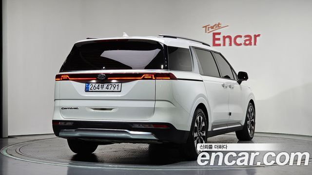 Kia Carnival 4-го поколения 9-Seater Signature - фото 1