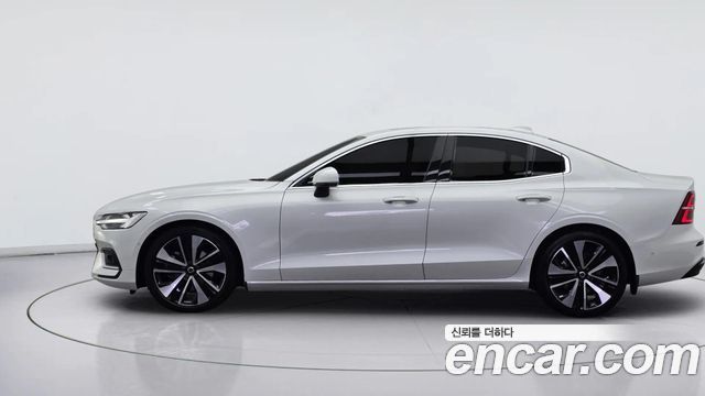 Volvo S60 3-го поколения B5 Ultimate Bright - фото 1