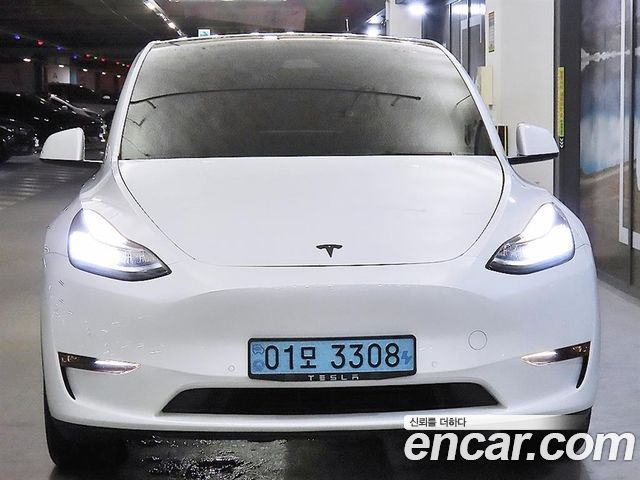 Tesla Model Y Standard Range RWD - фото 1