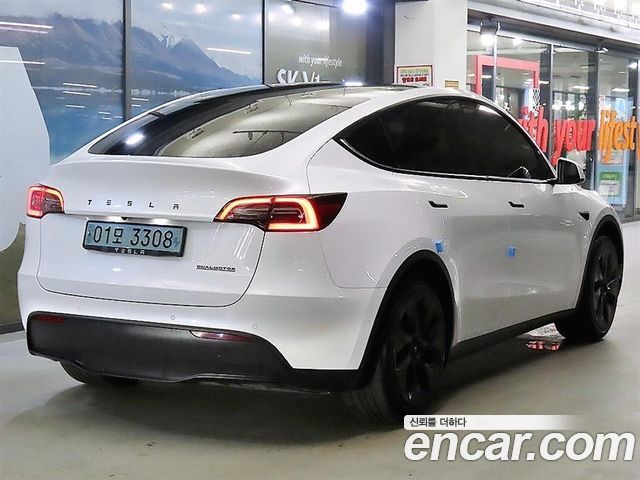 Tesla Model Y Standard Range RWD - фото 4
