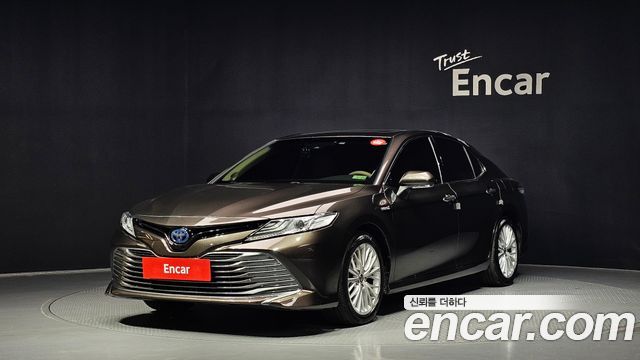 Toyota Camry XV70 2.5 XLE Hybrid - фото 0