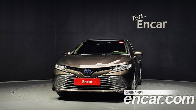 Toyota Camry XV70 2.5 XLE Hybrid - фото 2