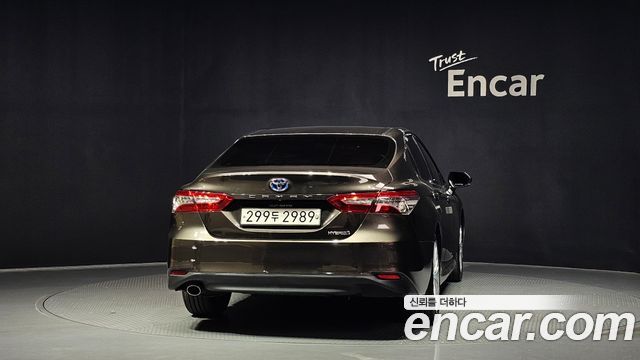 Toyota Camry XV70 2.5 XLE Hybrid - фото 3