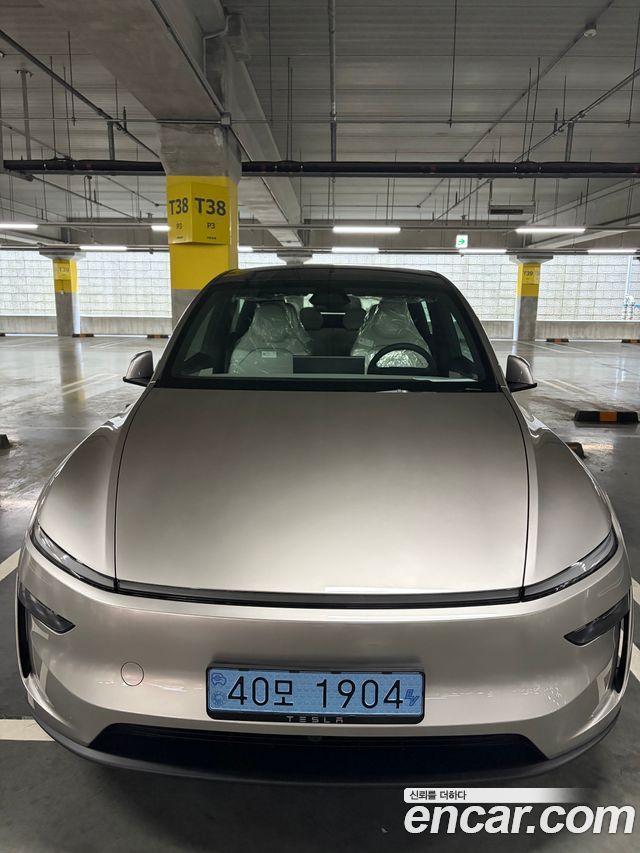 Tesla Model Y L Long Range AWD - фото 0