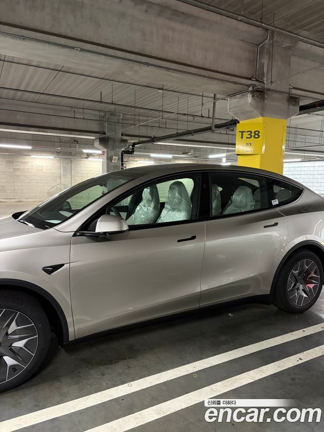 Tesla Model Y L Long Range AWD - фото 3