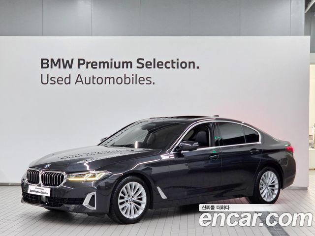 BMW 5-Series G30 520i Luxury - фото 0