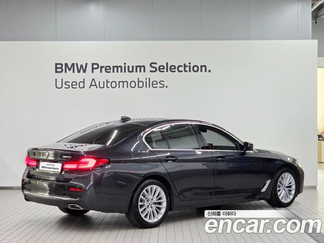 BMW 5-Series G30 520i Luxury - фото 1