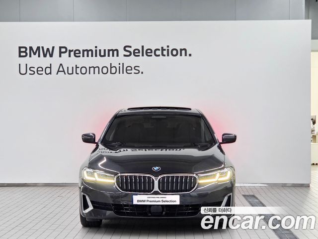 BMW 5-Series G30 520i Luxury - фото 2