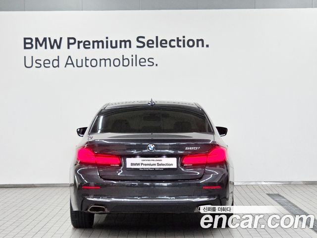 BMW 5-Series G30 520i Luxury - фото 3