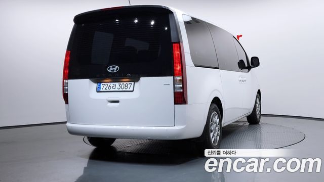 Hyundai Staria 4WD Tourer 11-Seater Modern - фото 1