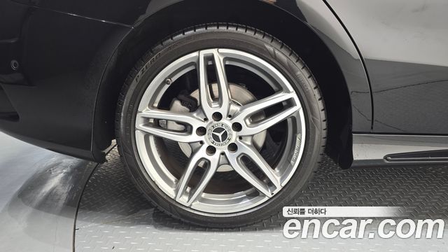 Mercedes-Benz CLA-Class C117 CLA220 AMG Line - фото 4