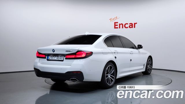 BMW 5-Series G30 523d M Sport - фото 1