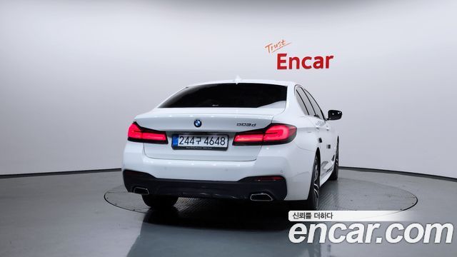 BMW 5-Series G30 523d M Sport - фото 3