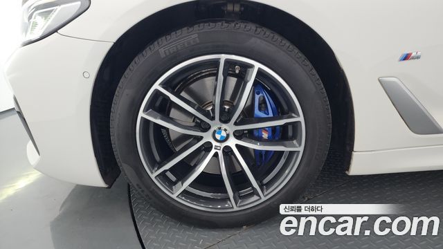 BMW 5-Series G30 523d M Sport - фото 4