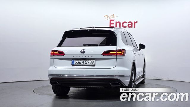 Volkswagen Touareg 3-го поколения 3.0 TDI Prestige - фото 3