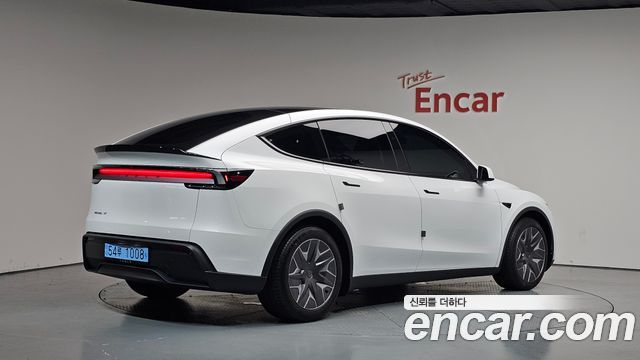 Tesla Model Y L Long Range AWD - фото 0