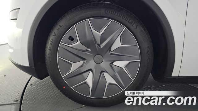 Tesla Model Y L Long Range AWD - фото 3