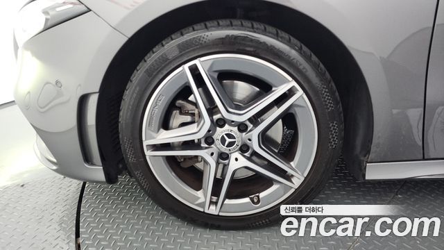Mercedes-Benz A-Class W177 A250 4MATIC Sedan - фото 4