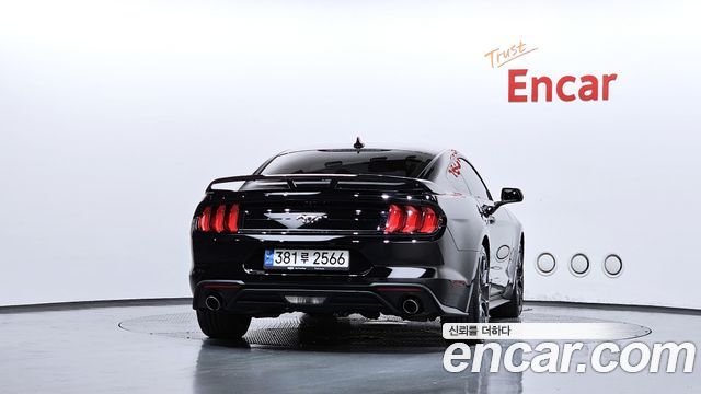 Ford Mustang Coupe - фото 3