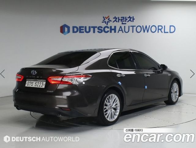Toyota Camry XV70 2.5 - фото 1