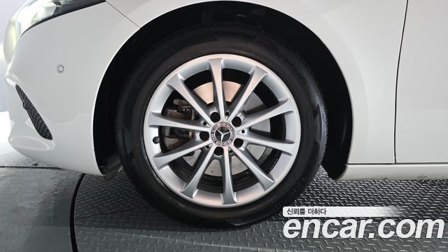 Mercedes-Benz A-Class W177 A220 Sedan - фото 4