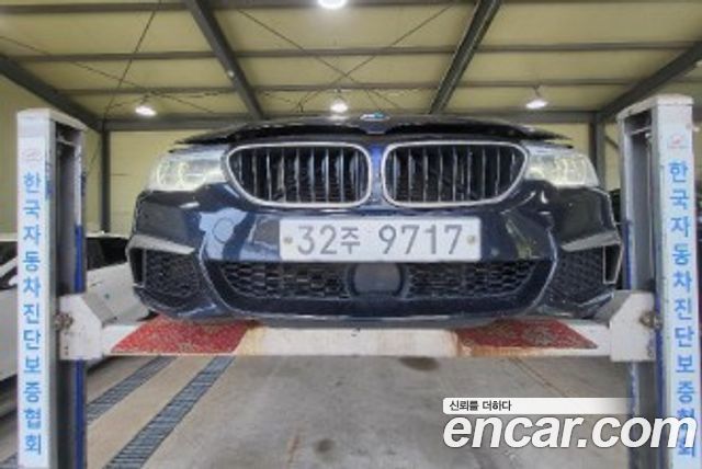 BMW 5-Series G30 M550d xDrive - фото 0