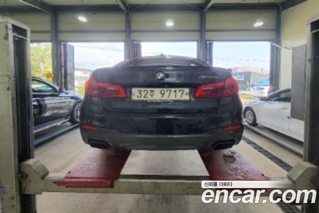 BMW 5-Series G30 M550d xDrive - фото 1