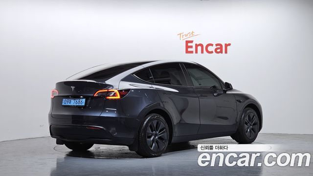 Tesla Model Y RWD - фото 1