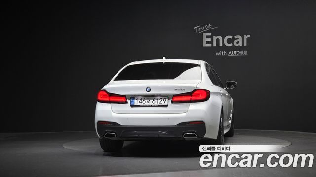 BMW 5-Series G30 520i M Sport - фото 3