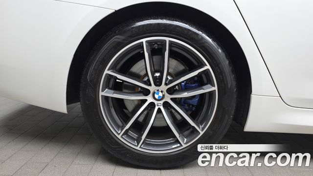 BMW 5-Series G30 520i M Sport - фото 4