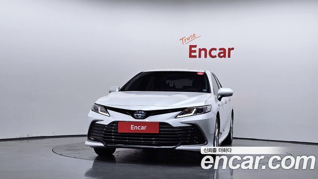 Toyota Camry XV70 2.5 LE Hybrid - фото 2