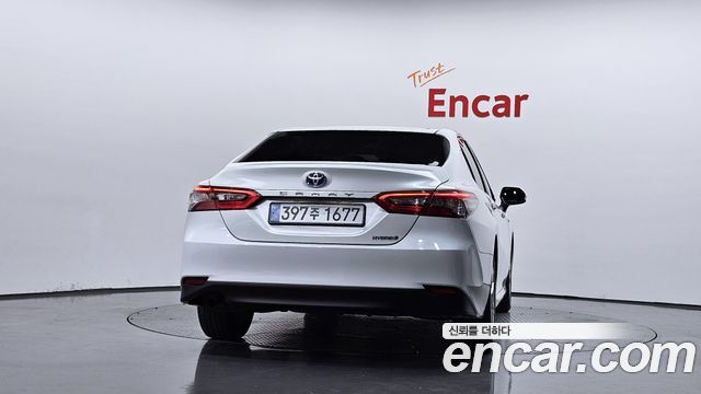 Toyota Camry XV70 2.5 LE Hybrid - фото 3